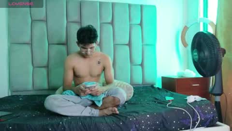 desire4duo online show from May 11, 4:04 pm