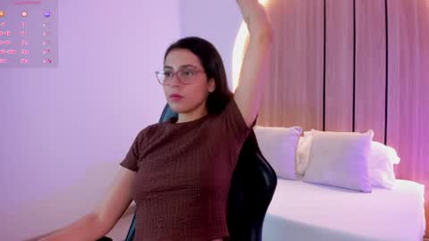 Snapshot of desireee_ chatting on April 25, 7:11 pm desire online show from April 25, 7:11 pm