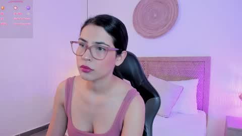 Snapshot of desireee_ chatting on April 30, 12:11 pm desire online show from April 30, 12:11 pm