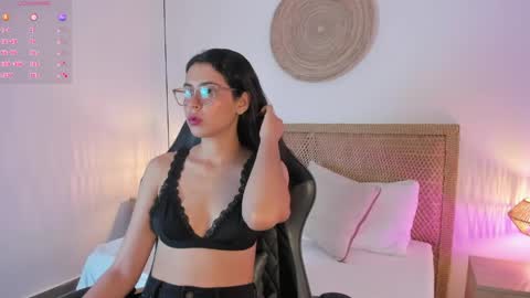 Snapshot of desireee_ chatting on May 8, 12:10 pm desire online show from May 8, 12:10 pm