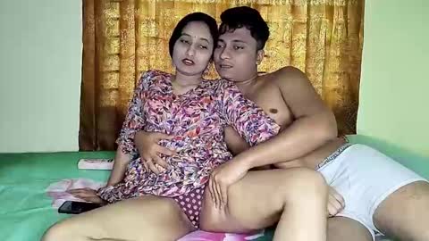 Snapshot of desirehub chatting on February 15, 5:59 am Rowsy - Dave online show from February 15, 5:59 am