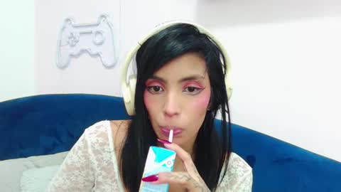 Snapshot of deuxgold chatting on August 1, 12:54 am DEUX online show from August 1, 12:54 am