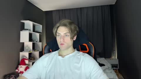 devilnut1 online show from November 15, 6:37 pm