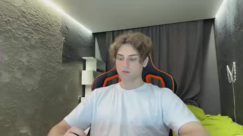devilnut1 online show from June 7, 5:49 pm