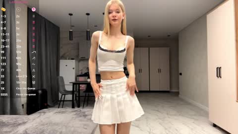 Snapshot of dewdropdoll chatting on June 9, 4:18 pm dewdropdoll online show from June 9, 4:18 pm