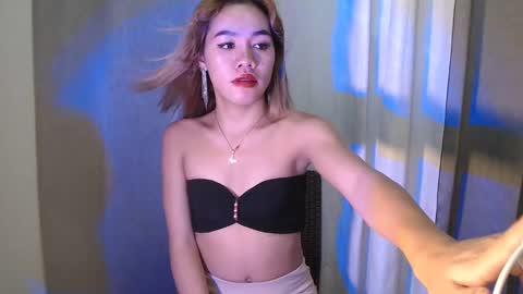 Snapshot of dexie121698 chatting on March 12, 8:19 am dexie121698 online show from March 12, 8:19 am