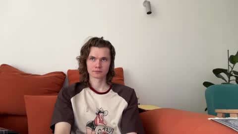 Snapshot of di_n_alex chatting on May 15, 8:32 am Di Alex online show from May 15, 8:32 am