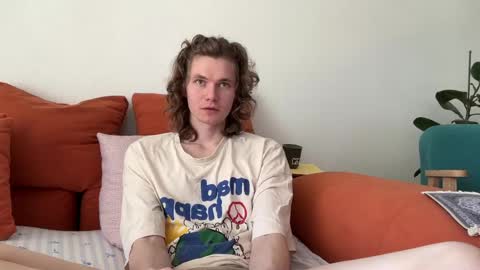 Snapshot of di_n_alex chatting on May 16, 9:28 am Di Alex online show from May 16, 9:28 am