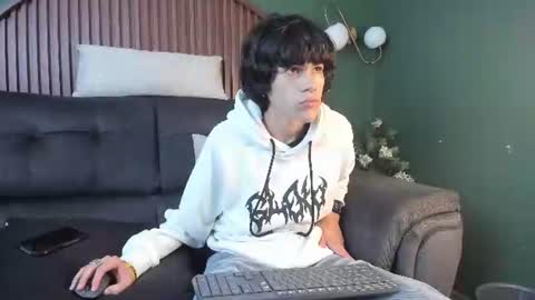 diamond_twink online show from July 4, 5:24 am