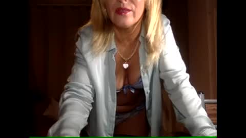 Snapshot of diana583578 chatting on December 16, 5:18 pm diana583578 online show from December 16, 5:18 pm