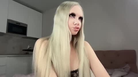 Snapshot of dianadesire_ chatting on February 2, 3:55 pm Diana online show from February 2, 3:55 pm