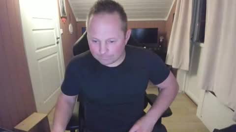 Snapshot of dibbick45 chatting on February 28, 8:54 pm dibbick45 online show from February 28, 8:54 pm