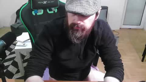 Snapshot of dickstaza chatting on December 18, 2:45 pm dickstaza online show from December 18, 2:45 pm