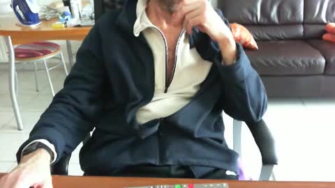 didonc from france..... online show from April 4, 3:53 pm