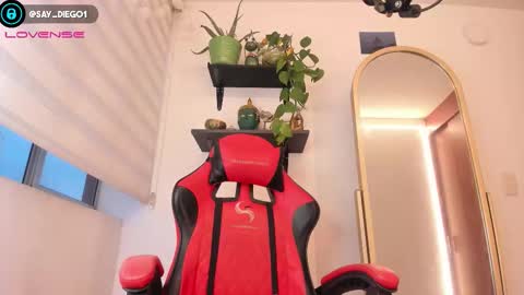 Diego lat online show from December 4, 10:40 pm