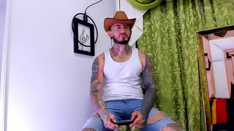 Snapshot of dilan_scootk_ chatting on November 17, 11:27 am dilan_scootk_ online show from November 17, 11:27 am