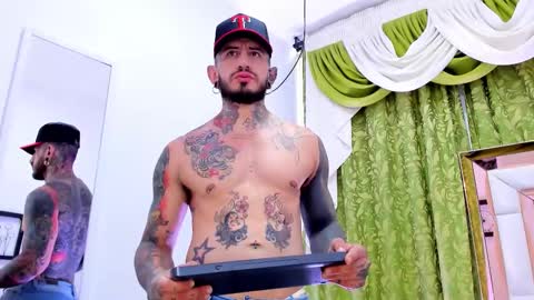 Snapshot of dilan_scootk_ chatting on November 19, 7:36 pm dilan_scootk_ online show from November 19, 7:36 pm