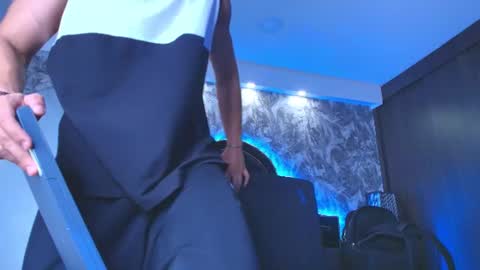 dilanmiller_ online show from June 25, 6:45 pm