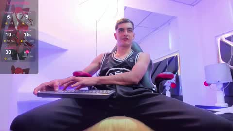 Snapshot of dimitryhank chatting on December 26, 7:16 pm Cristian online show from December 26, 7:16 pm