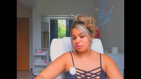 diosadeluniverso_ online show from March 29, 4:40 pm