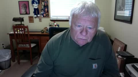 dirtrider195080438 online show from June 2, 7:27 pm