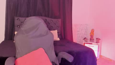 Violet online show from December 22, 5:04 am