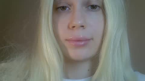 DitaReVirax online show from April 2, 9:45 pm