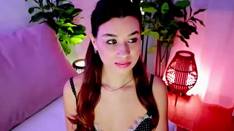 Tia online show from March 3, 9:10 pm