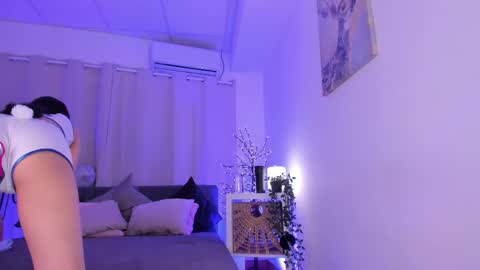 Snapshot of divine_madness chatting on May 7, 6:19 am AKITA MEW MEW Follow online show from May 7, 6:19 am