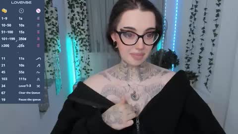 dixipixi_ online show from March 19, 5:44 am