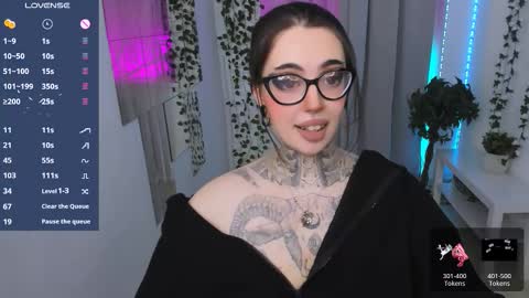 dixipixi_ online show from March 28, 5:51 am