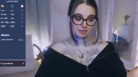 dixipixi_ online show from April 9, 6:30 am