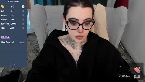 Snapshot of dixipixi_ chatting on July 5, 10:22 am dixipixi_ online show from July 5, 10:22 am
