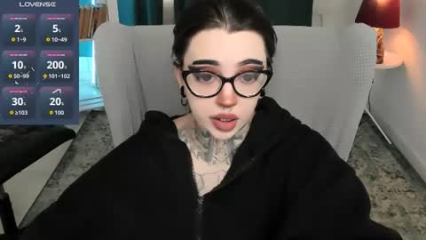Snapshot of dixipixi_ chatting on July 16, 10:21 am dixipixi_ online show from July 16, 10:21 am