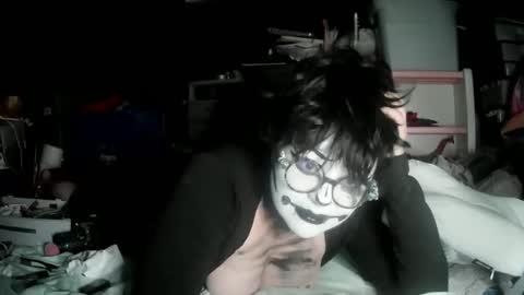 dizzinsweatyy online show from June 1, 3:08 am