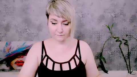 Snapshot of djullia chatting on June 27, 12:22 pm djullia online show from June 27, 12:22 pm