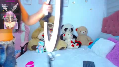 Snapshot of doe_sofi chatting on February 9, 8:40 am sofi online show from February 9, 8:40 am