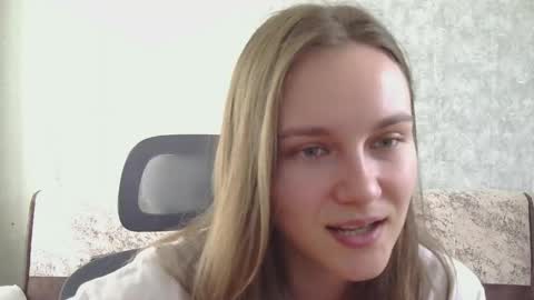 dolcezza_ online show from May 22, 12:00 pm