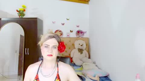 Snapshot of dolldirtyxxx1 chatting on June 28, 6:14 pm ilona online show from June 28, 6:14 pm