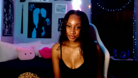 Snapshot of dollfacebeauty_x chatting on September 13, 2:33 am Princess DollfaceBeauty online show from September 13, 2:33 am