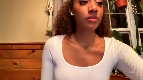 Snapshot of dollfacebeauty_x chatting on October 5, 2:10 am Princess DollfaceBeauty online show from October 5, 2:10 am