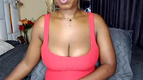 Snapshot of dolllux_gee chatting on July 18, 5:44 am Gee Independent Model EATUTC3 11PM-3AM 2AM-6AM online show from July 18, 5:44 am