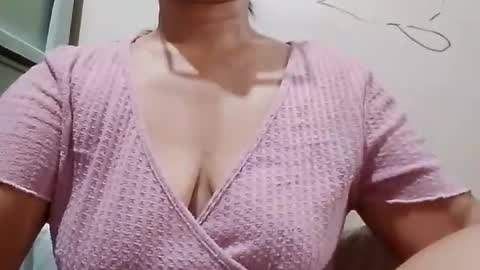 Snapshot of dolly926661 chatting on June 23, 10:35 am dolly926661 online show from June 23, 10:35 am