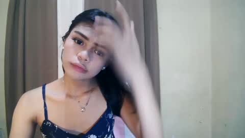Snapshot of dolly_angel2 chatting on January 8, 11:43 am dolly_angel2 online show from January 8, 11:43 am