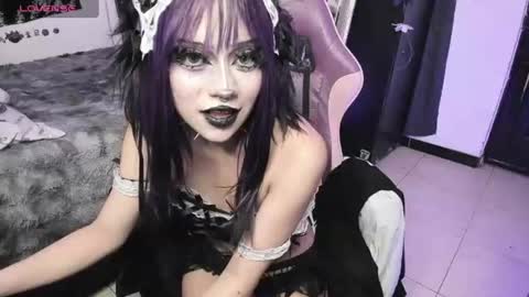 dolly_bones online show from July 11, 5:54 am