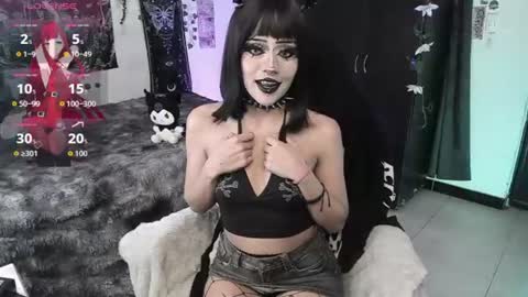 dolly_bones online show from July 30, 5:39 am