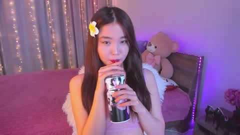 Snapshot of dollyiaa chatting on May 13, 1:47 am Dollya online show from May 13, 1:47 am