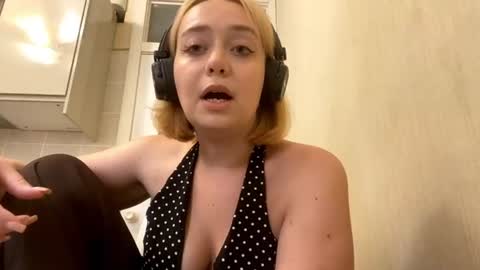 Anna online show from August 3, 2:33 pm