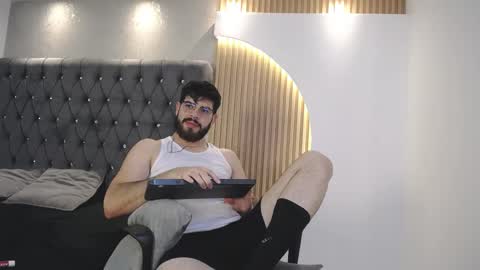 domboy  online show from May 8, 8:03 pm