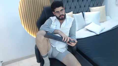 domboy  online show from May 23, 8:24 pm